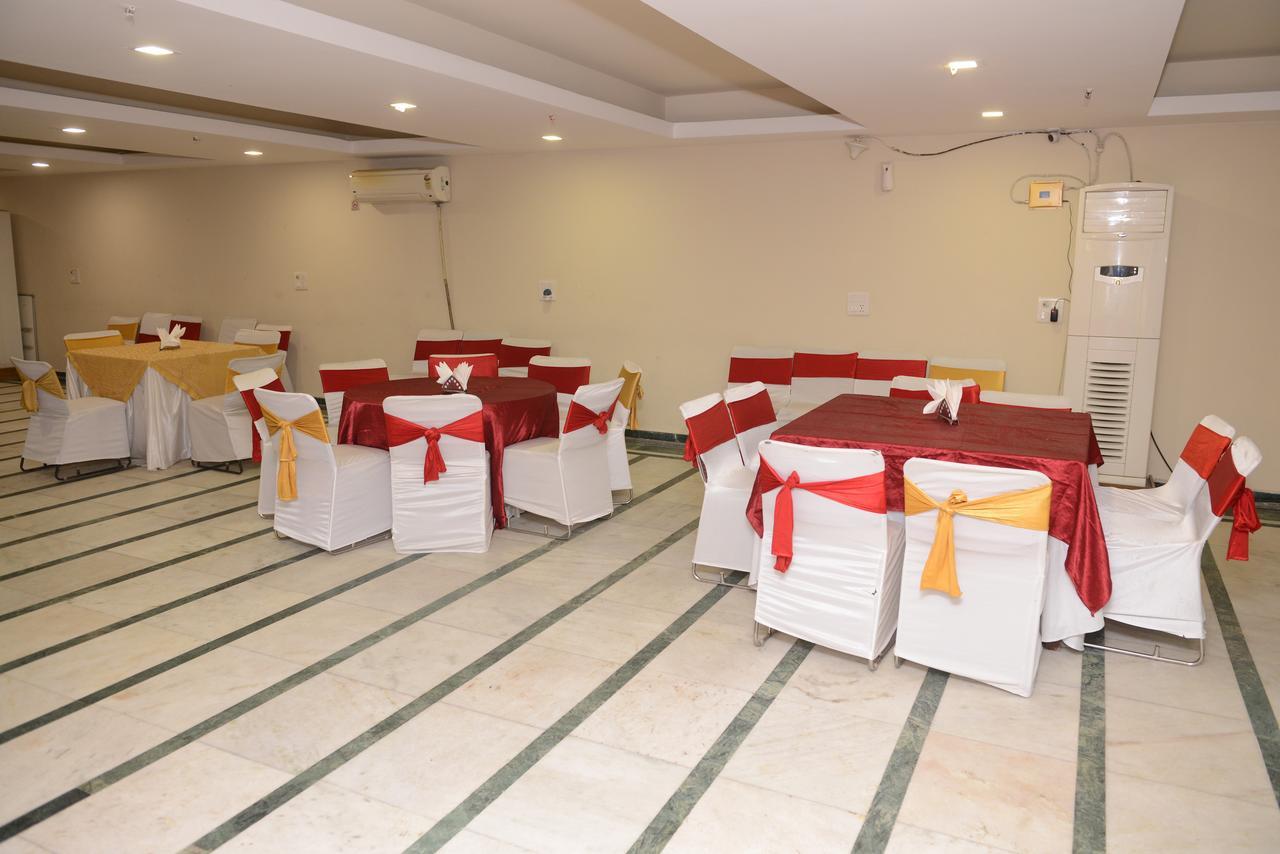 Hotel Balsons Continental New Delhi Exterior photo