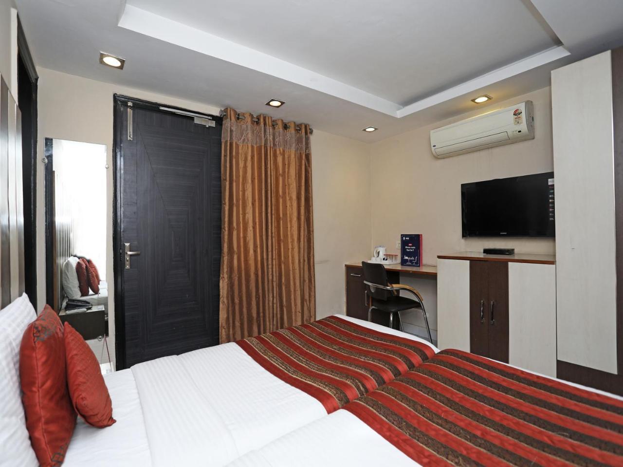 Hotel Balsons Continental New Delhi Exterior photo