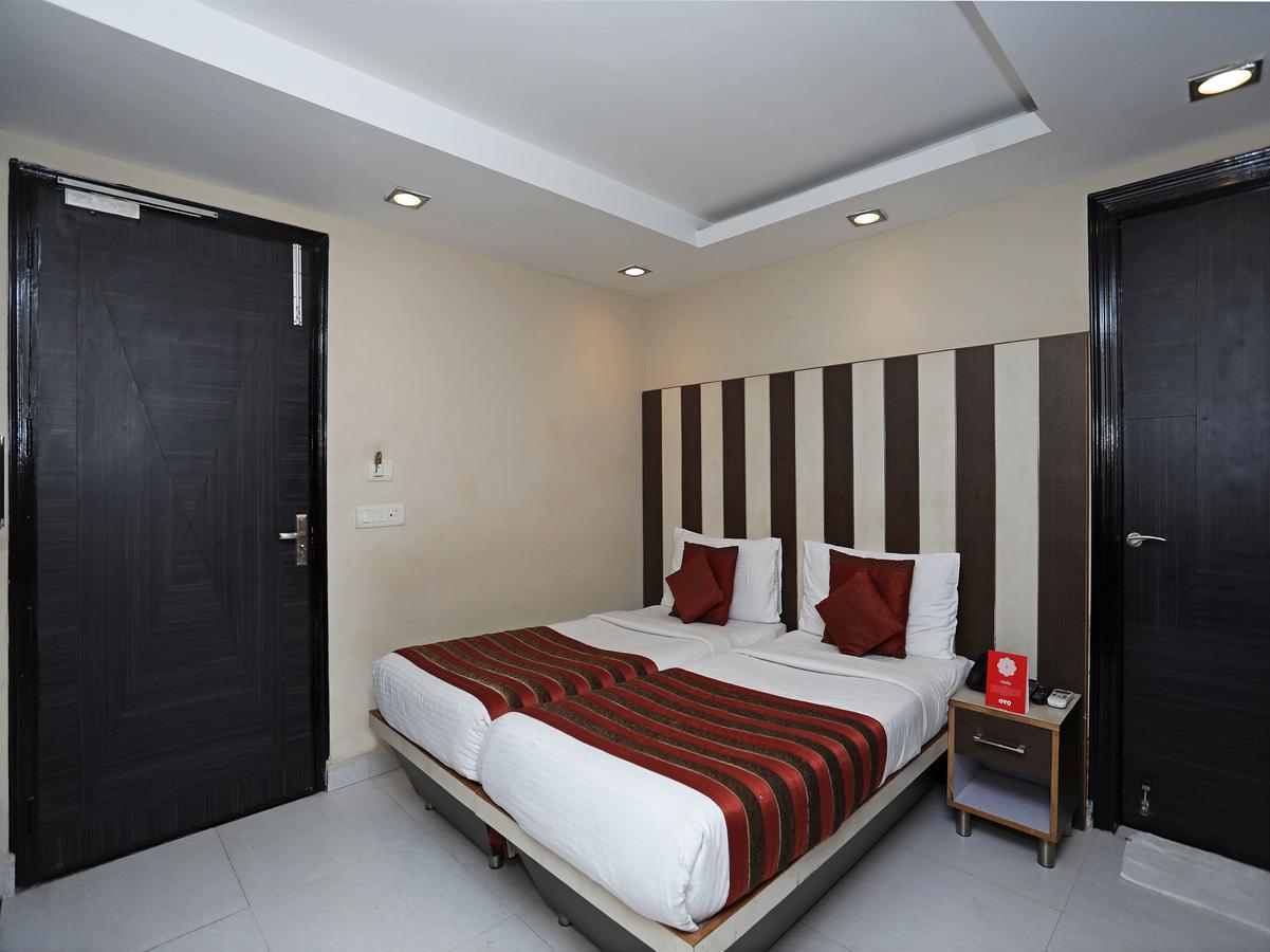 Hotel Balsons Continental New Delhi Exterior photo