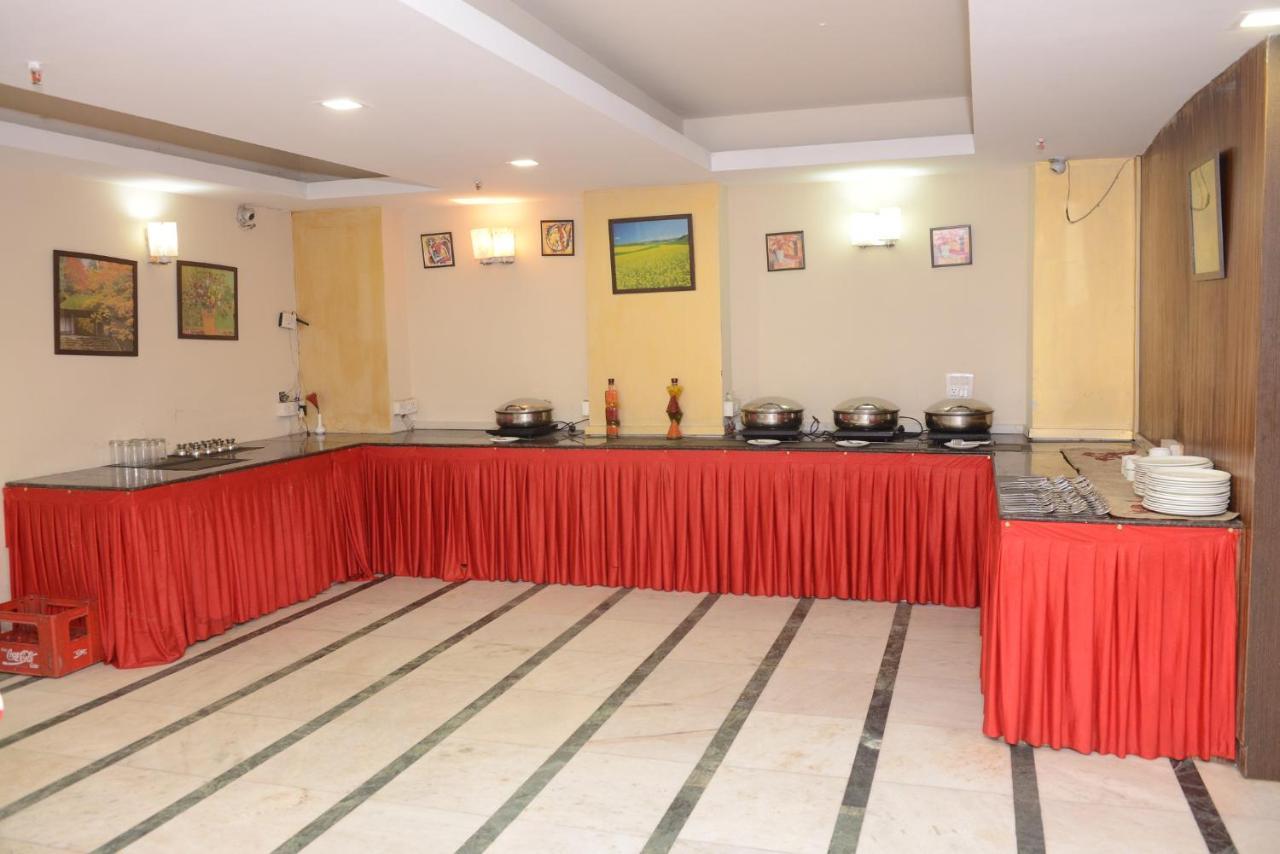 Hotel Balsons Continental New Delhi Exterior photo